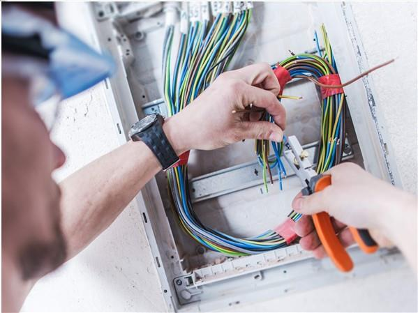 INSTALAÇÃO E MANUTENÇÃO ELÉTRICA - foto 3